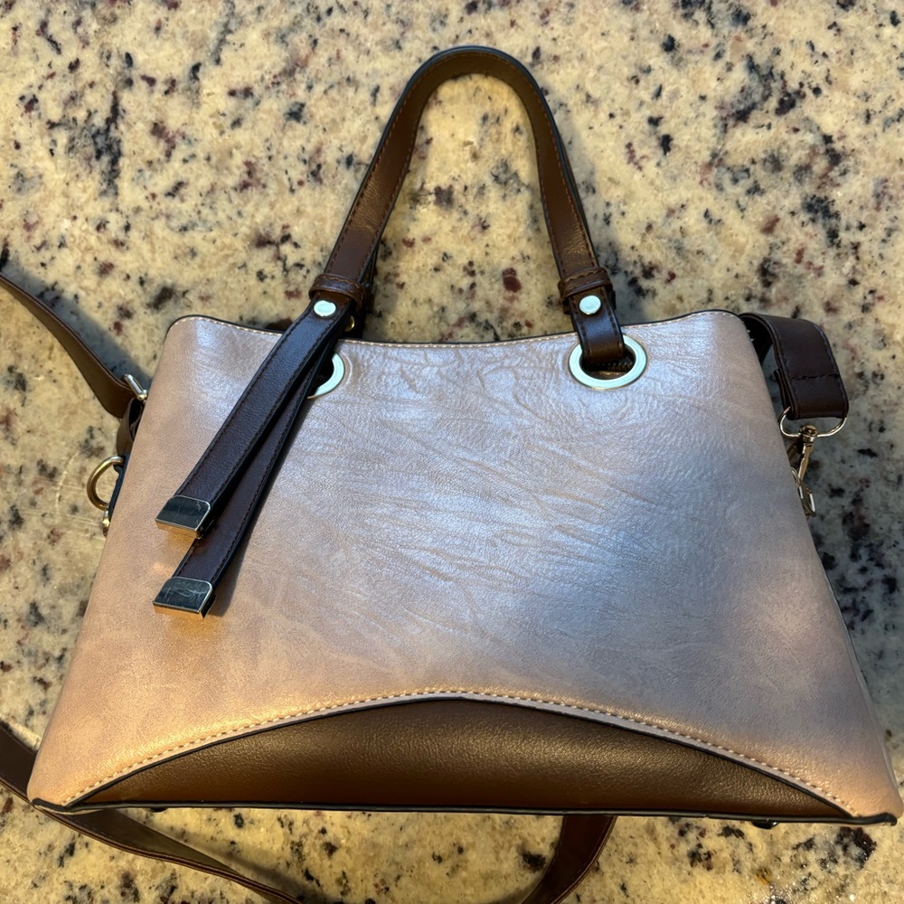 Purse, no brand shown. Like new